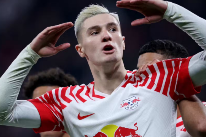 曼聯(lián)鋒線動(dòng)態(tài)：舍什科傷情與非洲杯球員去留分析